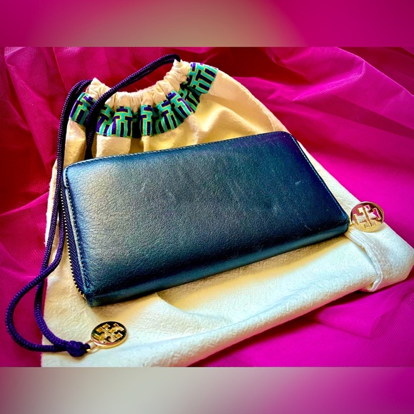 TORY BURCH Britten Zip Continental Wallet with Dust Bag - Blue Leather - Picture 2 of 7